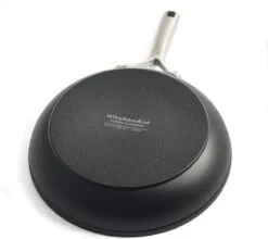 KitchenAid Hard Geanodiseerd Aluminium Koekenpannenset ø20+24+28cm - Zwart - Inductie 14 KitchenAid Hard Geanodiseerd Aluminium Koekenpannenset ø20+24+28cm - Zwart - Inductie -Korting Op Keukengerei 1200x1069 3