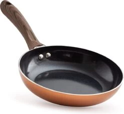 Nuovva Koperen Koekenpan - Keramische Antikleeflaag – Houten Handvat Koekenpan - Ø 24 Cm Inductie - PTFE-vrij