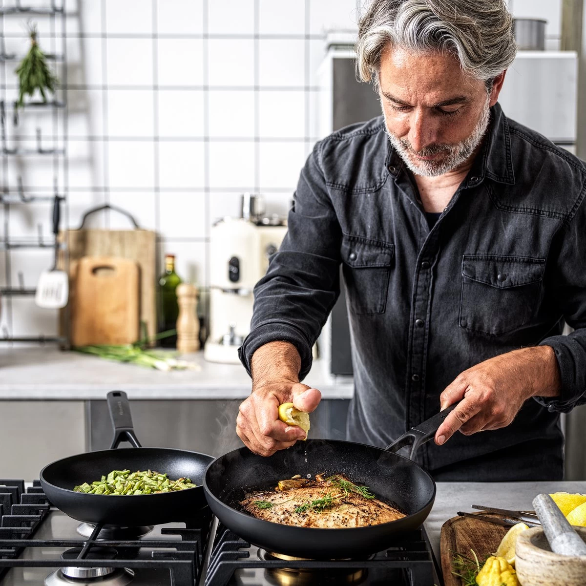 KitchenAid Classic Forged Aluminium Wok ø28cm - Zwart - Inductie - Anti-aanbak 12 KitchenAid Classic Forged Aluminium Wok ø28cm - Zwart - Inductie - Anti-aanbak - Afbeelding 12