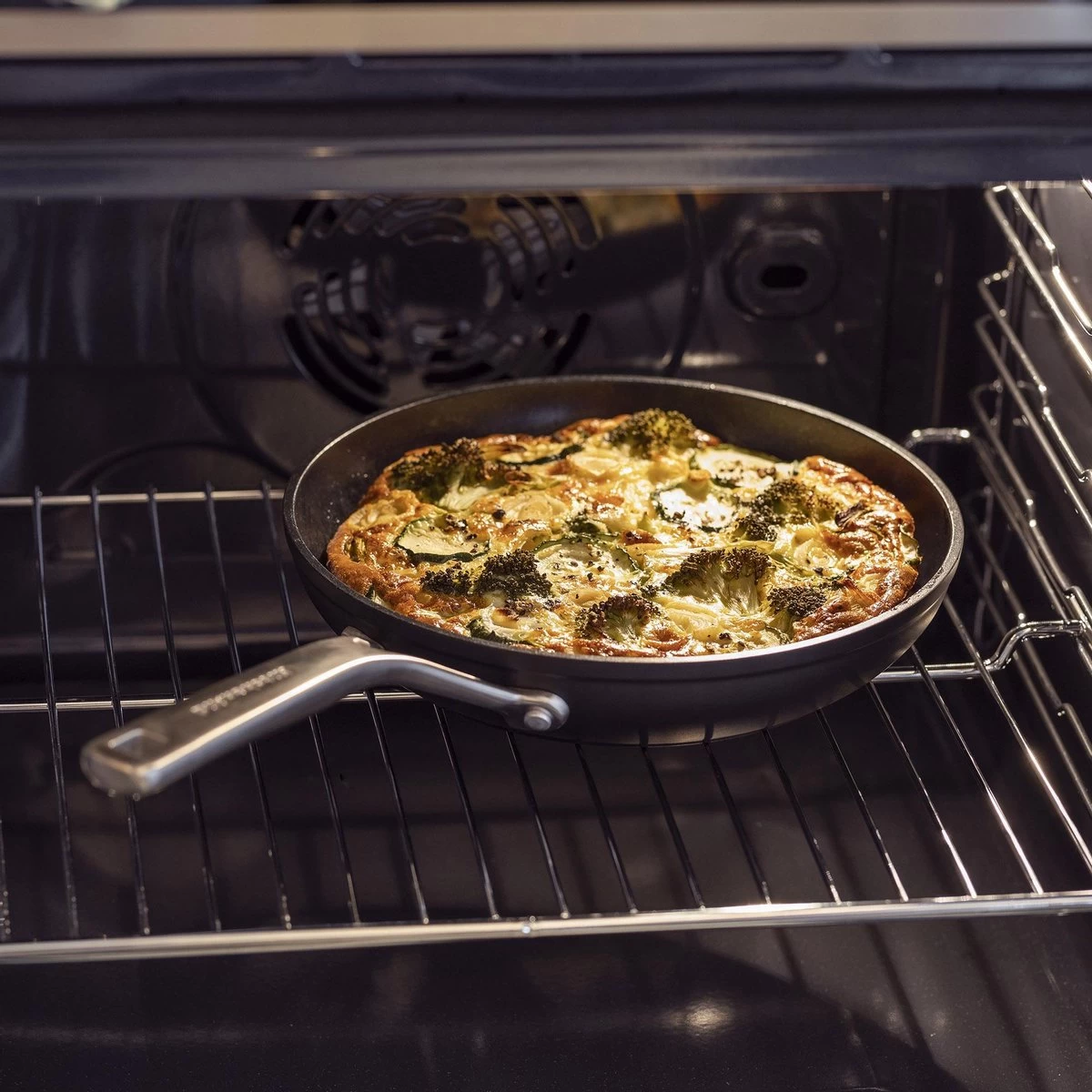 KitchenAid Hard Geanodiseerd Aluminium Wok ø30cm - Zwart - Inductie - Anti-aanbak 4 KitchenAid Hard Geanodiseerd Aluminium Wok ø30cm - Zwart - Inductie - Anti-aanbak - Afbeelding 4