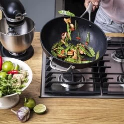 KitchenAid Hard Geanodiseerd Aluminium Wok ø30cm - Zwart - Inductie - Anti-aanbak 15 KitchenAid Hard Geanodiseerd Aluminium Wok ø30cm - Zwart - Inductie - Anti-aanbak -Korting Op Keukengerei 1200x1200 1072