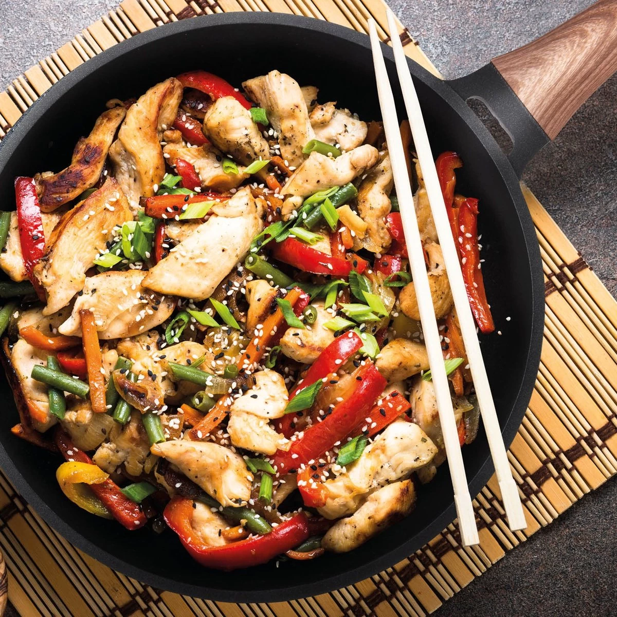 Rosmarino Black Line - Wokpan - Ø30cm - 100% PFAS & PFOA Vrij - Gegoten Aluminium - Non-stick Minerale Coating - Ergonomische Handgreep - Geschikt Voor Alle Warmtebronnen & Vaatwasser 12 Rosmarino Black Line - Wokpan - Ø30cm - 100% PFAS & PFOA Vrij - Gegoten Aluminium - Non-stick Minerale Coating - Ergonomische Handgreep - Geschikt Voor Alle Warmtebronnen & Vaatwasser - Afbeelding 12