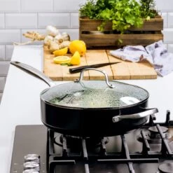 GreenPan Copenhagen Stoofpan Met Deksel En Extra Handvat 28cm/4.3L -Korting Op Keukengerei 1200x1200 1714