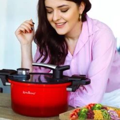 Rosmarino - Snelkookpan Met Glazen Deksel - Zwart - Ø24cm - 5 Liter - 100% PFAS & PFOA Vrij - Aluminium - Pressure Cooker - Non-stick Minerale Coating - Ergonomische Handgrepen - Geschikt Voor Alle Warmtebronnen 23 Rosmarino - Snelkookpan Met Glazen Deksel - Zwart - Ø24cm - 5 Liter - 100% PFAS & PFOA Vrij - Aluminium - Pressure Cooker - Non-stick Minerale Coating - Ergonomische Handgrepen - Geschikt Voor Alle Warmtebronnen -Korting Op Keukengerei 1200x1200 1812