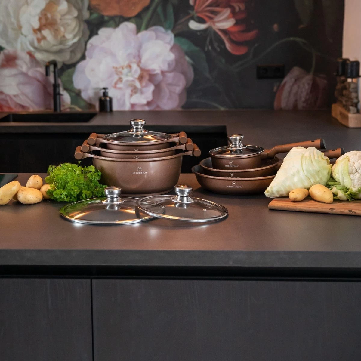 Herenthal Inductie Pannenset- Luxe 10-delige Koekenpannenset - Voor Alle Warmtebronnen - Met Glazen Deksels - Koper 8 Herenthal Inductie Pannenset- Luxe 10-delige Koekenpannenset - Voor Alle Warmtebronnen - Met Glazen Deksels - Koper - Afbeelding 8