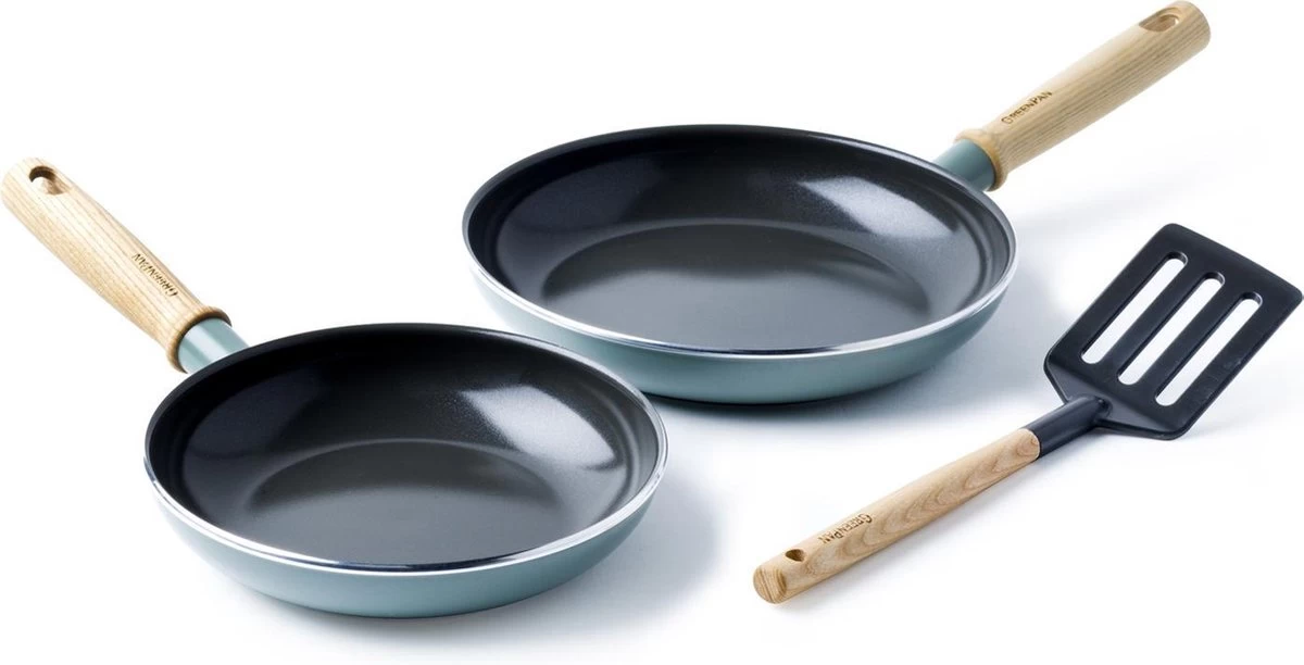 GreenPan Mayflower Koekenpannenset Ø 20cm + Ø 24cm + 1 Accessoire - Lichtblauw - Inductie - PFAS-vrij 1 GreenPan Mayflower Koekenpannenset Ø 20cm + Ø 24cm + 1 Accessoire - Lichtblauw - Inductie - PFAS-vrij