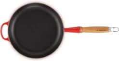 Le Creuset Koekenpan Signature Kersenrood - ø 28 Cm / 2.6 Liter - Geëmailleerde Anti-aanbaklaag -Korting Op Keukengerei 1200x616 1