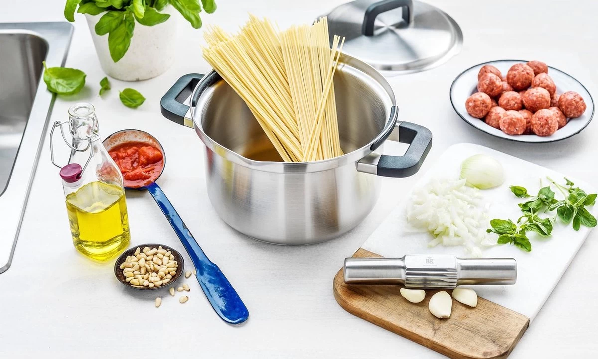 BK Flow Cool Pannenset - 4-delig – RVS Deksels - Veilig Afgietsysteem - Geschikt Voor Alle Warmtebronnen 2 BK Flow Cool Pannenset - 4-delig – RVS Deksels - Veilig Afgietsysteem - Geschikt Voor Alle Warmtebronnen - Afbeelding 2