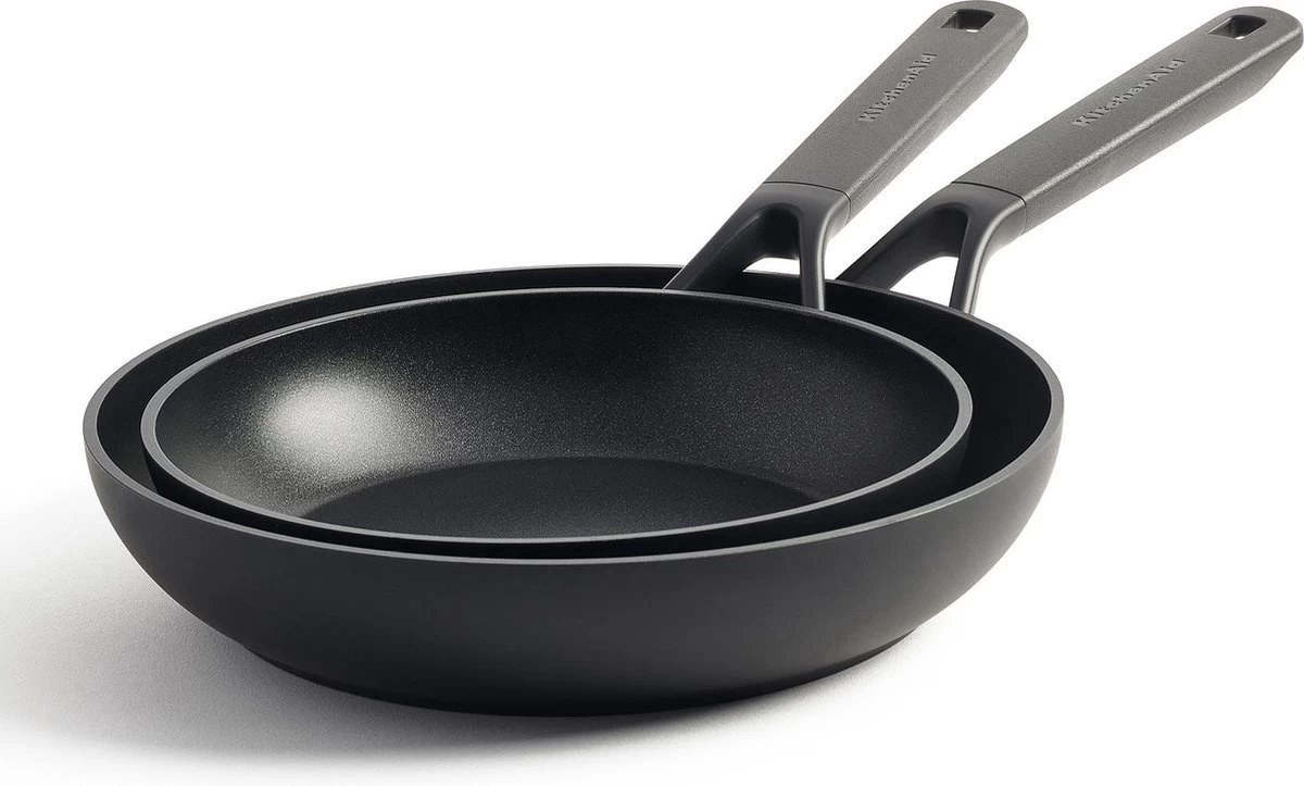 KitchenAid Classic Aluminium Koekenpannenset 2-delig ø24+28cm - Zwart - Inductie 1 KitchenAid Classic Aluminium Koekenpannenset 2-delig ø24+28cm - Zwart - Inductie