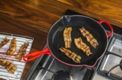 Le Creuset - Gietijzeren Ronde Skillet In Kersenrood 23cm 10 Le Creuset - Gietijzeren Ronde Skillet In Kersenrood 23cm -Korting Op Keukengerei 1200x787 2