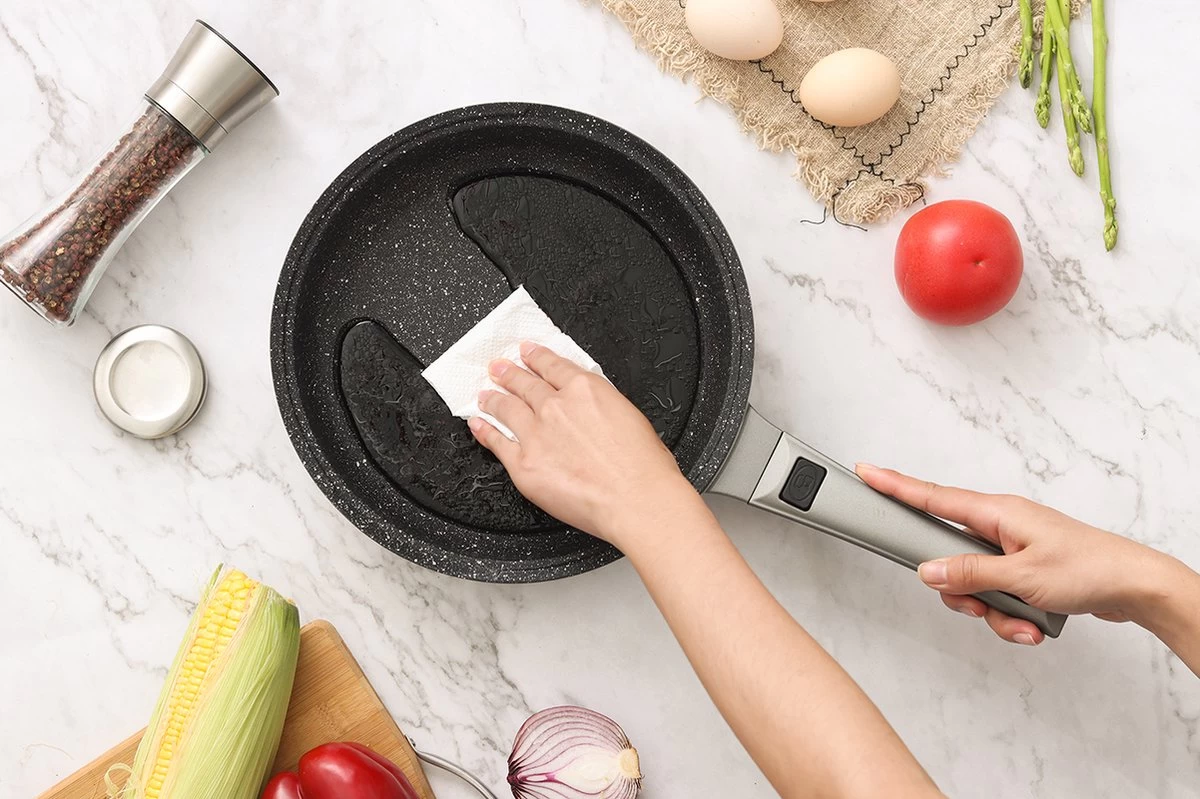 Swiss Pro+ | Set 14 Delige Pannenset | Inductie - Pannensets - Glazen Deksel - Met Afneembare Handgreep - Marmeren Interieur -PFAS-vrij | Grey / Silver 11 Swiss Pro+ | Set 14 Delige Pannenset | Inductie - Pannensets - Glazen Deksel - Met Afneembare Handgreep - Marmeren Interieur -PFAS-vrij | Grey / Silver - Afbeelding 11