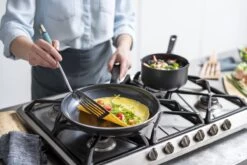 GreenPan Memphis Keramische Koekenpannenset - Ø24 + Ø28 Cm - PFAS-vrij 26 GreenPan Memphis Keramische Koekenpannenset - Ø24 + Ø28 Cm - PFAS-vrij -Korting Op Keukengerei 1200x800 140