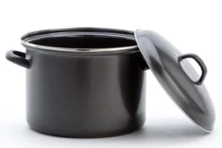 Lite-Body Soeppan/Stamppotpan Met Deksel - 24cm/8l - Emaille - Mystique Zwart 5 Lite-Body Soeppan/Stamppotpan Met Deksel - 24cm/8l - Emaille - Mystique Zwart -Korting Op Keukengerei 1200x800 187