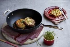 Le Creuset Wokpan - Met Steel - Les Forgées TNS - ø 26 Cm / 3.4 Liter - Standaard Anti-aanbaklaag -Korting Op Keukengerei 1200x800 214