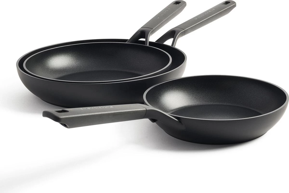 KitchenAid Classic Aluminium Koekenpannenset 3-delig ø20+24+28cm - Zwart - Inductie 1 KitchenAid Classic Aluminium Koekenpannenset 3-delig ø20+24+28cm - Zwart - Inductie