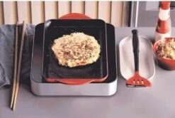 Le Creuset - Gietijzeren Grillplaat - 32x22cm - Kersenrood 9 Le Creuset - Gietijzeren Grillplaat - 32x22cm - Kersenrood -Korting Op Keukengerei 1200x807 6