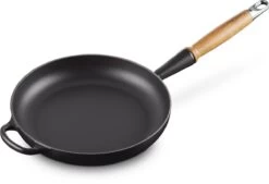 Le Creuset Koekenpan Signature Mat Zwart - ø 28 Cm / 2.6 Liter - Geëmailleerde Anti-aanbaklaag -Korting Op Keukengerei 1200x823 6