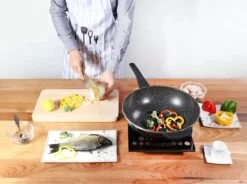 Cheffinger Wokpan Met Deksel - 32cm - Zwart - Pan - Keukenaccessoires 17 Cheffinger Wokpan Met Deksel - 32cm - Zwart - Pan - Keukenaccessoires -Korting Op Keukengerei 1200x892 3