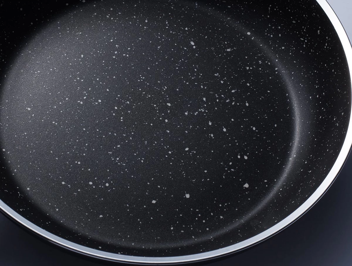 Sola Koekenpan Stonehenge - Ø 30 Cm - Zwart/wit - Aluminium - Antiaanbaklaag 4 Sola Koekenpan Stonehenge - Ø 30 Cm - Zwart/wit - Aluminium - Antiaanbaklaag - Afbeelding 4