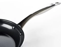 Dagelijkse Kost Door Jeroen Meus - Koekenpan ø28cm - Inductie - Anti-aanbak - PFAS-vrij 17 Dagelijkse Kost Door Jeroen Meus - Koekenpan ø28cm - Inductie - Anti-aanbak - PFAS-vrij -Korting Op Keukengerei 1200x926 31