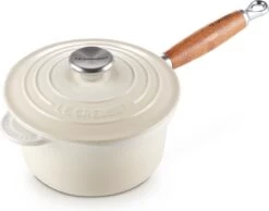 Le Creuset Steelpan - Met Deksel - Tradition - Meringue - ø 18 Cm / 1.8 Liter -Korting Op Keukengerei 1200x941