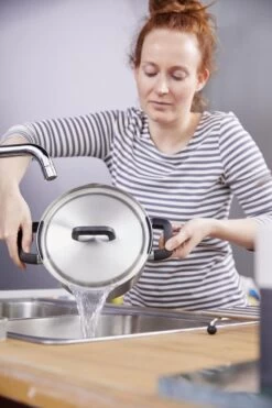 BK Flow Cool Pannenset - 4-delig – RVS Deksels - Veilig Afgietsysteem - Geschikt Voor Alle Warmtebronnen 31 BK Flow Cool Pannenset - 4-delig – RVS Deksels - Veilig Afgietsysteem - Geschikt Voor Alle Warmtebronnen -Korting Op Keukengerei 799x1200 1