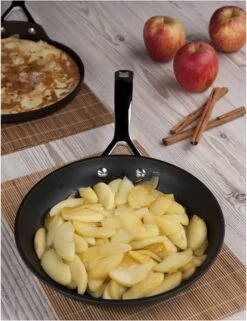 Le Creuset Koekenpan Les Forgées TNS - ø 28 Cm - Standaard Anti-aanbaklaag -Korting Op Keukengerei 923x1200